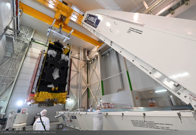 Packing Inmarsat-6 F1. (Airbus)