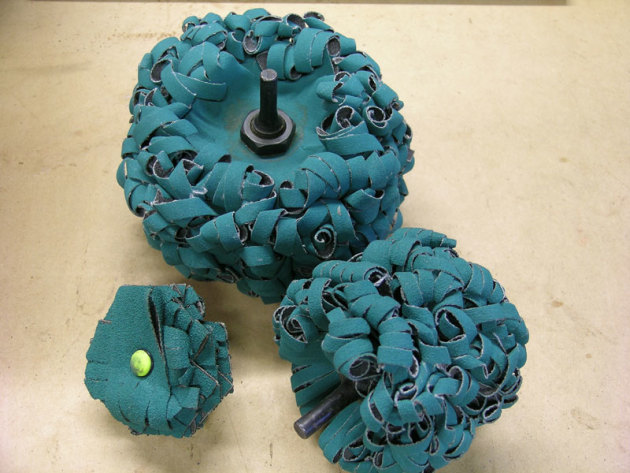 Uni-Sander mops come in different sizes.