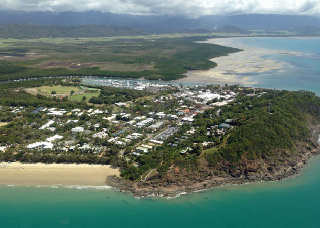 The coastal flight southbound past Port Douglas and into Cairns needs to be on that bucket list. (Shelley Ross)