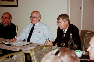 AMROBA's Ken Cannane (left) and Senator David Fawcett (right) listen to industry concerns at a meeting in Melbourne. (Steve Hitchen)