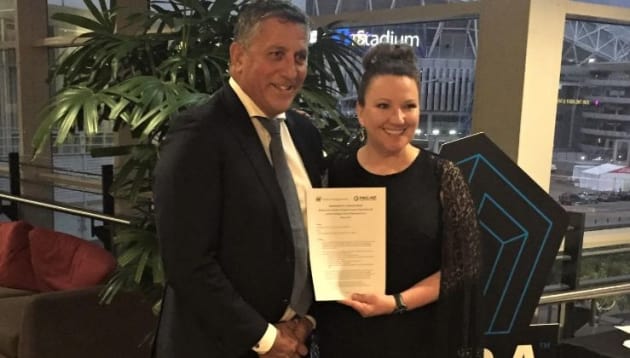 PAC.NZ president Harry Burkhardt and APCO CEO Trish Hyde sign
a Memorandum of Understanding at the Packaging & Processing Innovation and Design Awards.