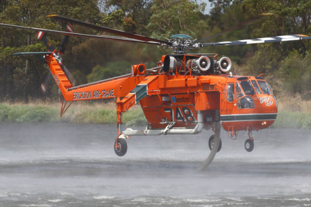 Erickson Aircrane Gypsy Lady fills from a dam. (Kestrel Aviation)