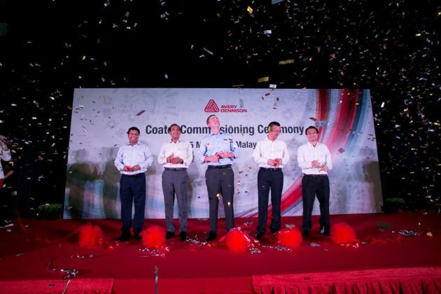 Avery Dennison Corporation CEO Mitch Butier (centre) officially commissions the new coating line in Bangi with a senior leadership team led by Labels & Graphic Materials VP and GM for the SAPSSA region.
Anil K. Sharma (second from left).