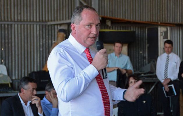 Deputy Prime Minister Barnaby Joyce addresses the industry rally in Tamworth on 6 May 2016. (Steve Hitchen)