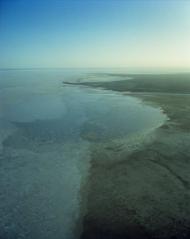 &copy; Ben Storrier. Lake Eyre, 2001.