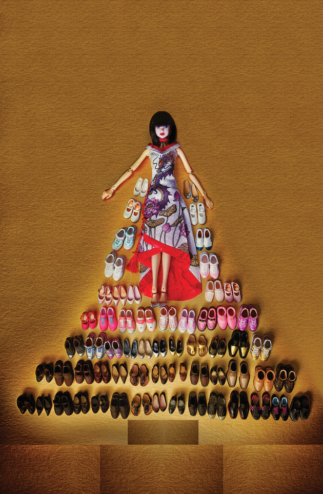 Christmas. A commentary on
consumerism. &copy; Phuong Gorham.