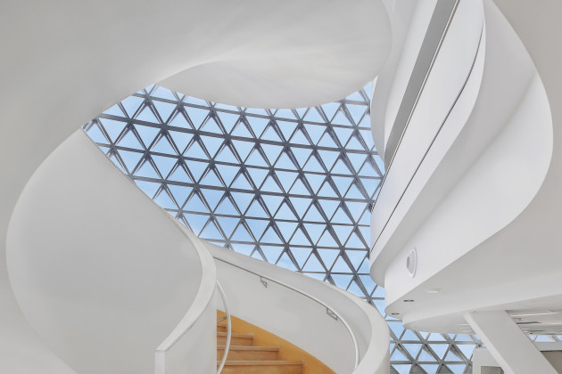 East atrium of the SA Health and Medical
Research Institute. Client: Hindmarsh. &copy; Peter Barnes.