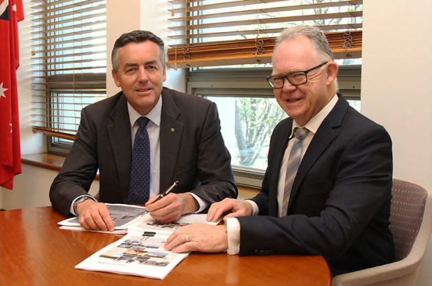 Minister for Infrastructure and Transport Darren Chester with CASA Acting Director of Aviation Safety Shane Carmody. (Department of Infrastructure and Transport)