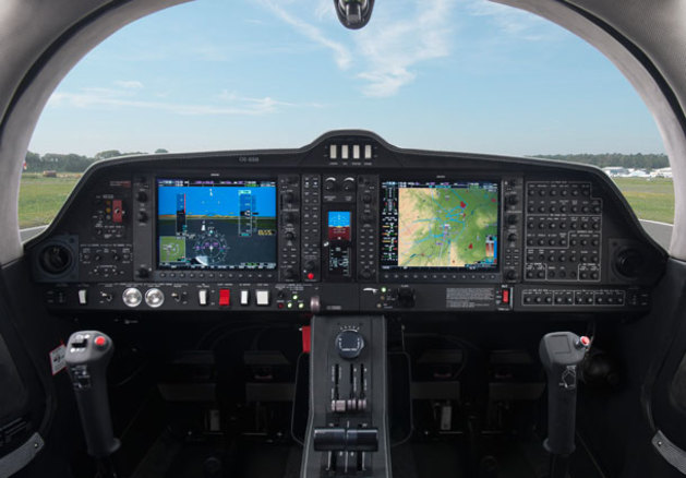 The unobstructed view over the panel in the DA62. (Diamond Aircraft)