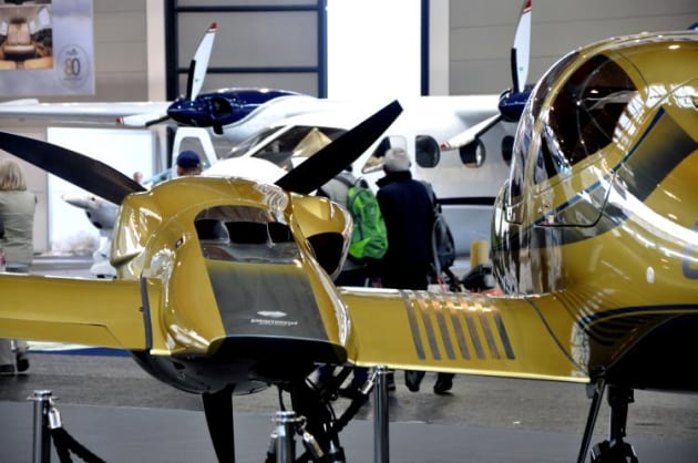 A Diamond in gold! This DA62 caught some eyes. (AERO)