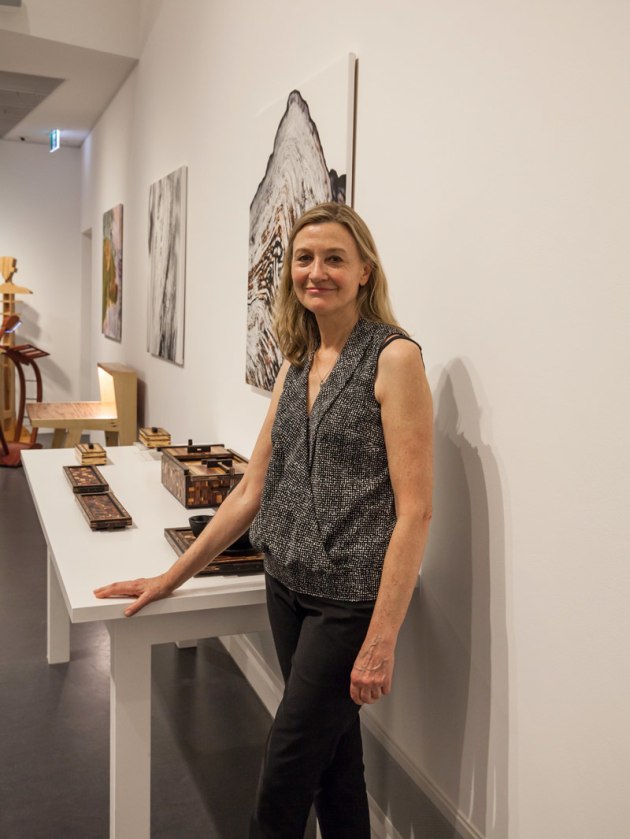 Wood Review editor Linda Nathan with Best of Show entry Tea Set by Benjamin Reddan