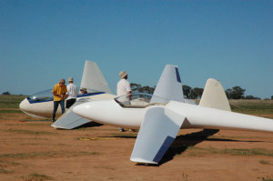 Gliders preparing to winch launch. (Steve Hitchen)