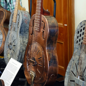 More of Don Morrison's donmo resonator guitars, see www.donmo.com