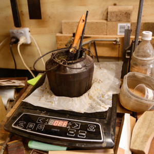 Steve Hay's hide glue set-up
