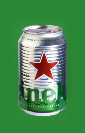 Heineken's can has grooved edges around its body, giving consumers a tactile experience and a stable grip.