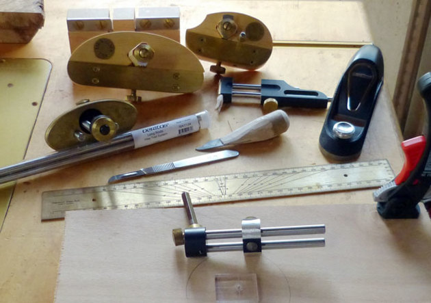 Veritas and Lie Nielsen tools for cutting string inlay