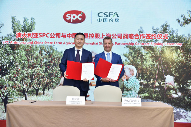 L-R Zhao Qingyong, general manager of China State Farm Holdings Shanghai Corp, and Reg Weine, managing director of SPC.