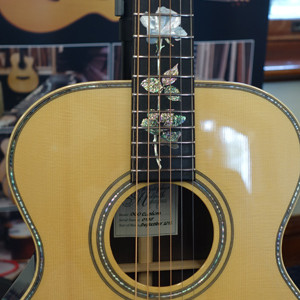 Detail of instrument by Melville Guitars, www.melvilleguitars.com