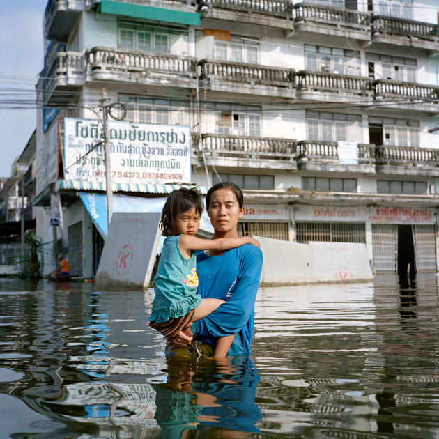 &copy; Gideon Mendel, South Africa. &lsquo;Drowning World&rsquo;.