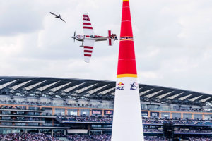 Paul Bonhomme rounds a pylon in front of his home crowd at Ascot Racecourse. (Red Bull Content Pool/Andreas Schaad)