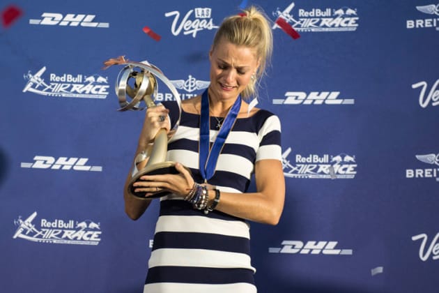 A tearful Miriam Holler holds the third place trophy awarded posthumously to Hannes Arch. (Pedrag Vuckovic/Red Bull Content Pool)