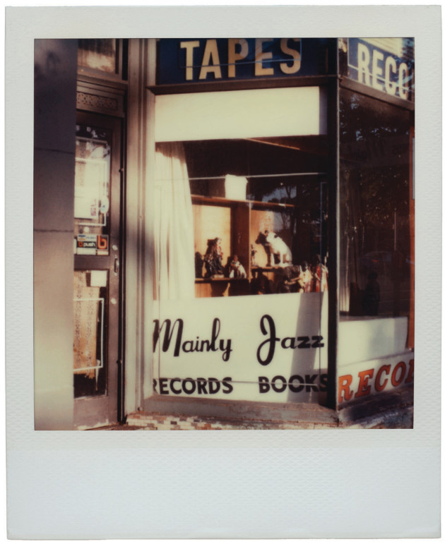 &copy; David Marks. Mainly Jazz, St Kilda, VIC, 2004.