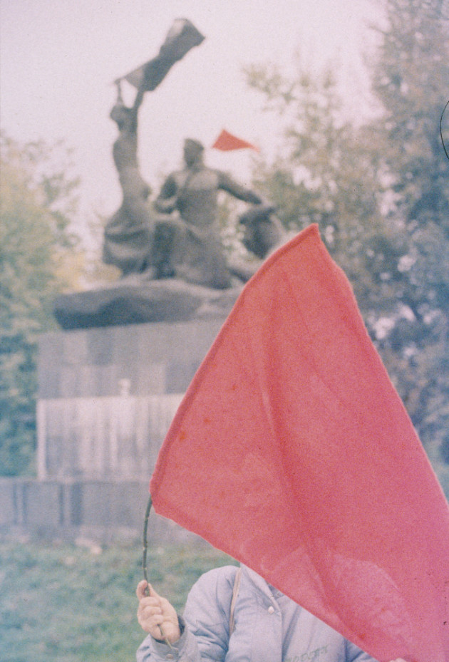 Coup attempt in Russia. Moscow, 1993. The Lost Rolls Project. &copy; Ron Haviv.