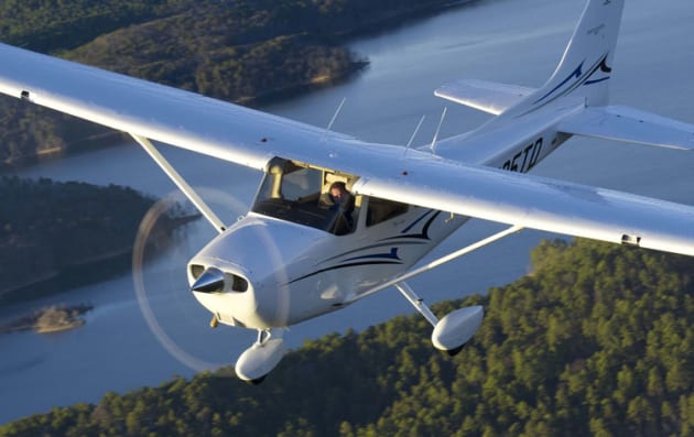 The Skyhawk SP is a 180-hp version of the C172. (Textron Aviation)