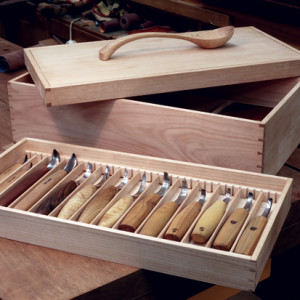 Robert Howard&rsquo;s &lsquo;spoon box&rsquo;, with knives (right to left) by Ben Orford (2), Svente Darv (4), Del Stubbs (4), Jim Wester (4).