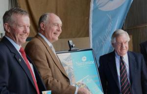 Minister for Infrastructure and Regional Development Warren Truss (centre) at Ausfly 2015. (Steve Hitchen)