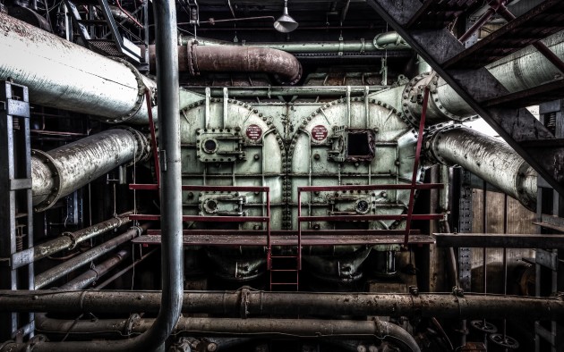 Turbine a level down. One level below the top of the turbine. Part of the only single remaining turbine in the hall today. &copy; Brett Patman