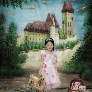 Fan Shunzan's images evoke the aspirations of Chinese working-class people, while placing them in the reality of their current lifestyles.