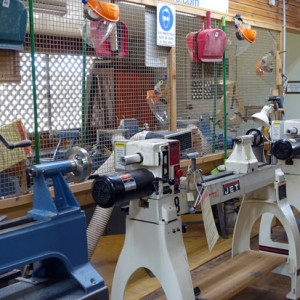 The WSQ clubrooms have 12 lathes for member use.