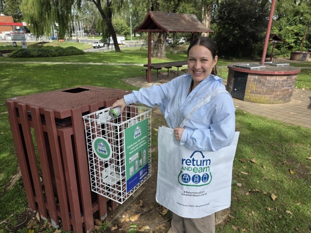 A bin basket being used in a snowy Monaro regional council park.