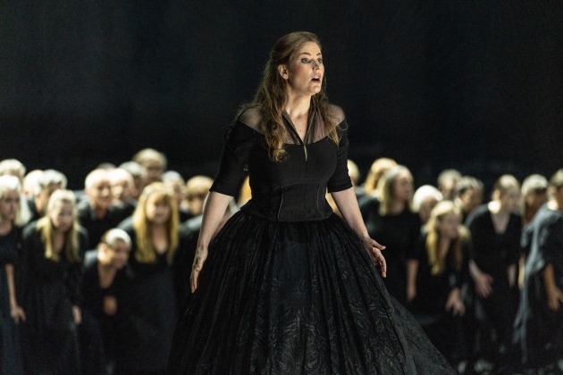 Soprano Eleanor Lyons with ensemble. Photo by Andrew Beveridge.