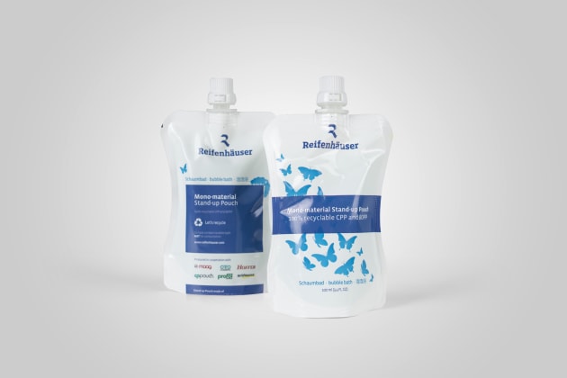 The PP or PE monofilm becomes stiffer through the stretching process, so that PET film can be replaced in the packaging. This means that the end product is fully recyclable.