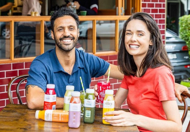 Alexandra Szwarcberg-Poch met her husband selling her beverages at a market.