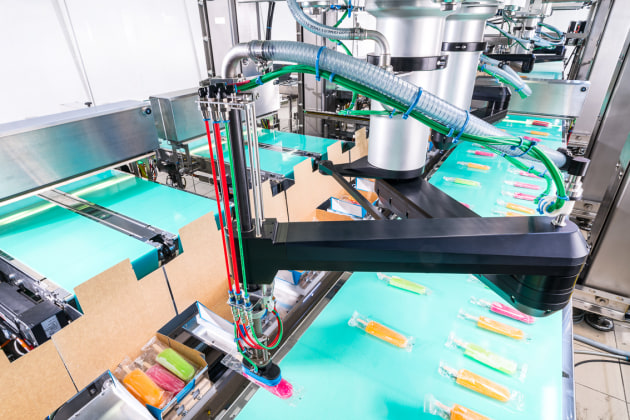 In online operation, which is directly linked to production, the pick-and-place robots process up to 400 products per minute.