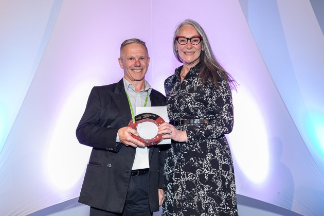 Bryan McKay accepts the Sustainability Champion award from APCO Chair Sam Andersen at the 2023 APCO Awards.