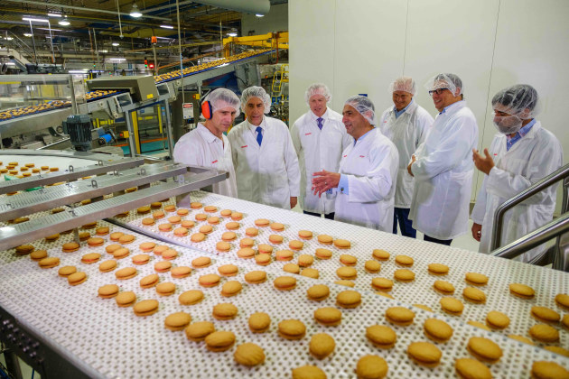 Biscuit and snack food company The Arnott&rsquo;s Group has signed an eight-year clean energy deal with the publicly owned Stanwell Corporation.