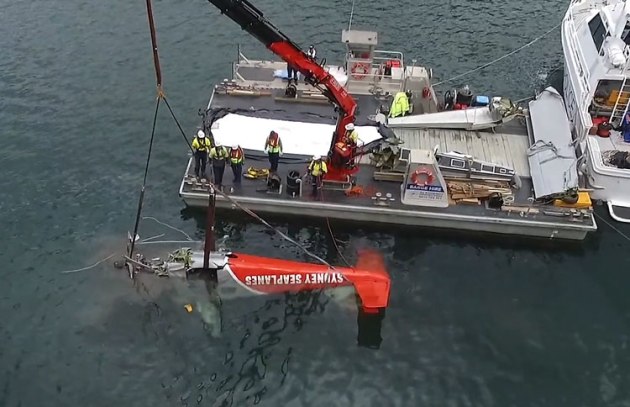 De Havilland Beaver VH-NOO is retrieved from Jerusalem Bay. (still from ATSB video)