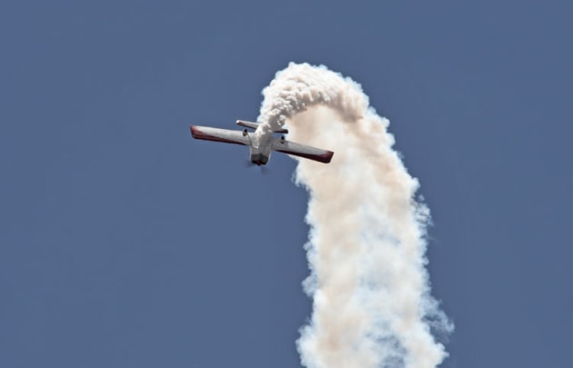 This RV aerobat did a bit of sky decorating during its routine. (Steve Hitchen)
