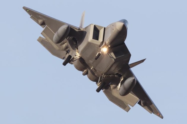 A nice study of a USAF F-22 Raptor.(Phil Hosking)
