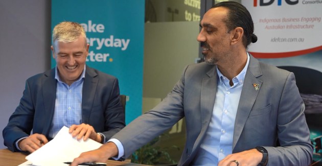 Adam Goodes, CEO iDiC and Craig Lee, MD Beca Australia signing the Strategic Relationship Agreement. (iDiC)