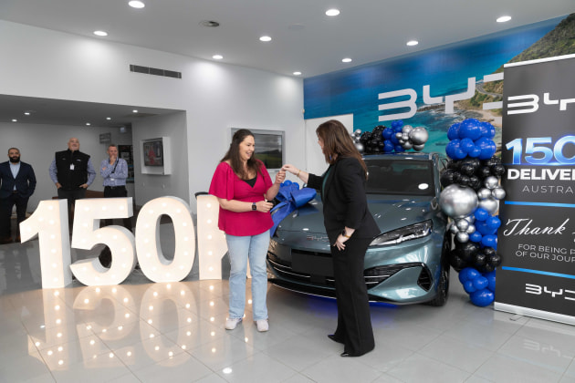 Tiffany receiving the key to her Seal 6 Touring from Meaghan Hoelzl, BYD Australia Southern Regional Sales Manager.