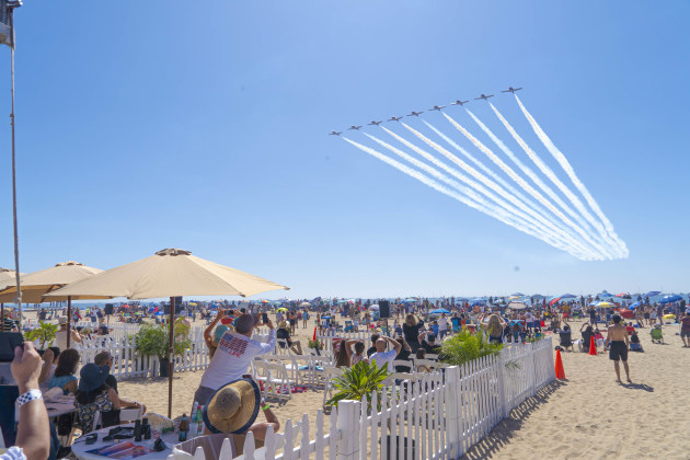 Canadian Forces Snowbirds approaching crowd at Pacific Airshow, held at Huntington Beach in southern California. (Supplied)