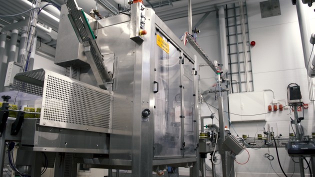 The Crown Smart Capper, supplied by Jet Technologies.