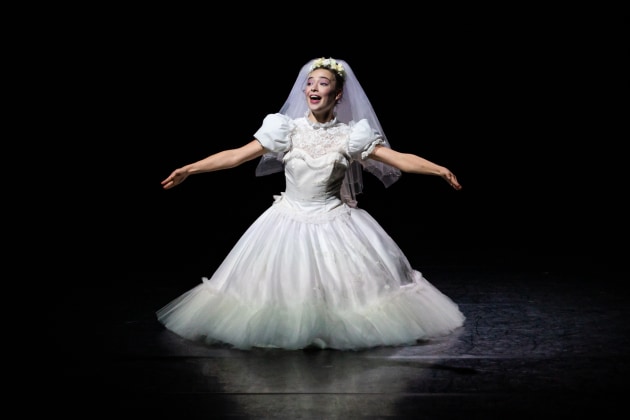 A scene from Meryl Tankard's 'Chants de Mariage'. Photo by Stephen Heath.