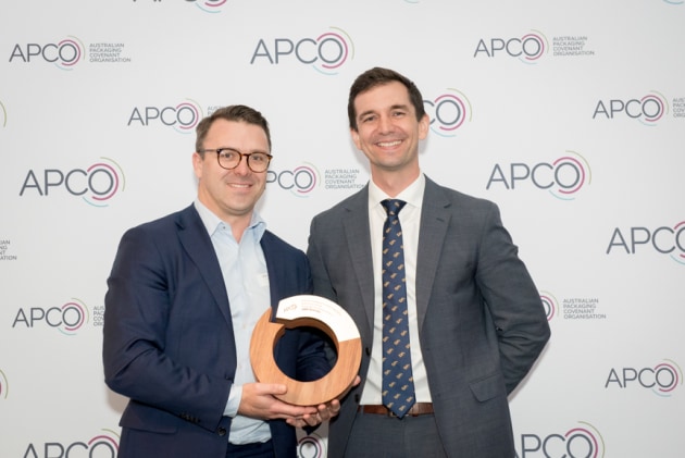 Lachlan Feggans, Director Sustainability, CHEP Asia Pacific, accepts the top award of the night from Minister Trevor Evans.