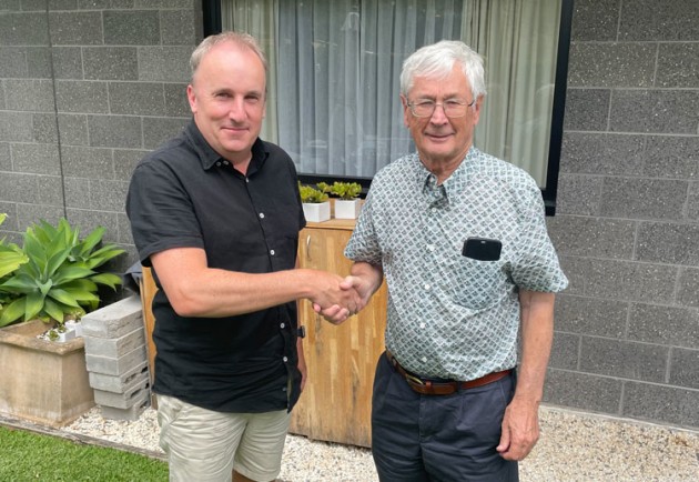 Aus Web Cams Director Brent Christensen and Dick Smith (via Aus Web Cams)